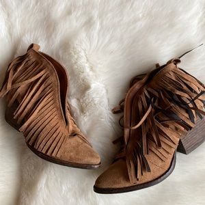 COCONUTS ANKLE BOOT BY MATISSE SIZE 6
